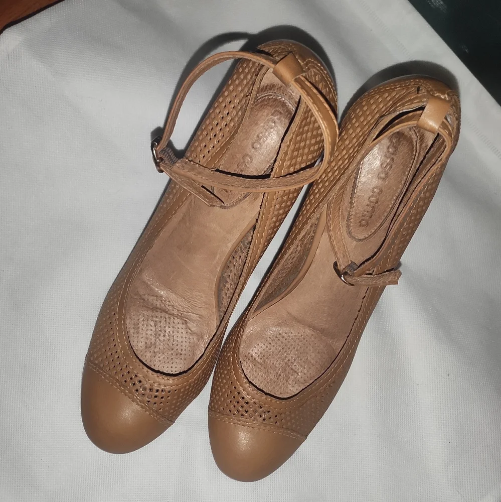 Corso Como Women's Harper Wedge Camel Leather 7.5